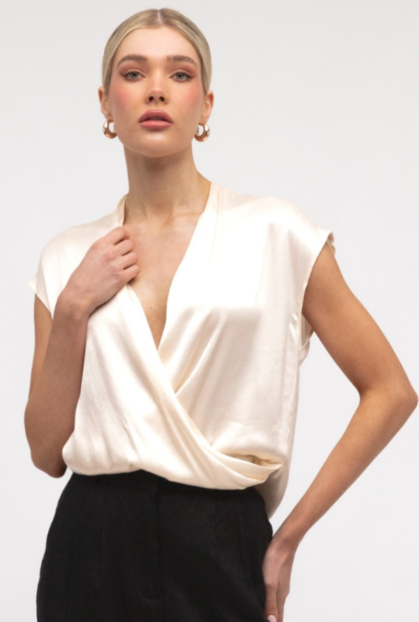 Lara Cross Over Blouse S/Less - Cream