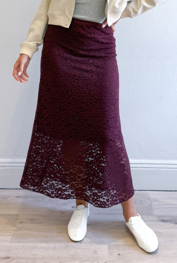 Lexi Lace Skirt - Burgundy