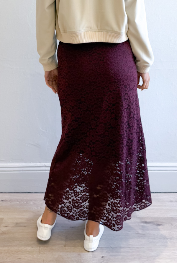 Lexi Lace Skirt - Burgundy