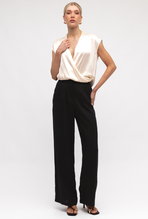 Lara Cross Over Blouse S/Less - Cream