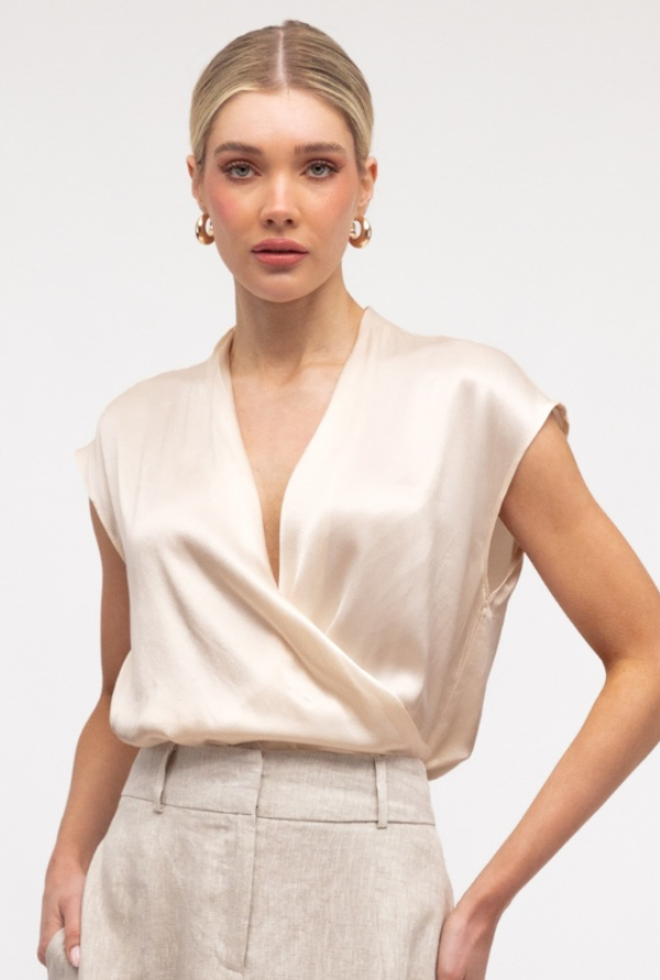 Lara Cross Over Blouse S/Less - Cream