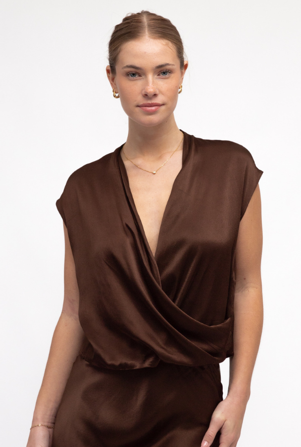 Lara Cross Over Blouse S/Less - Chocolate