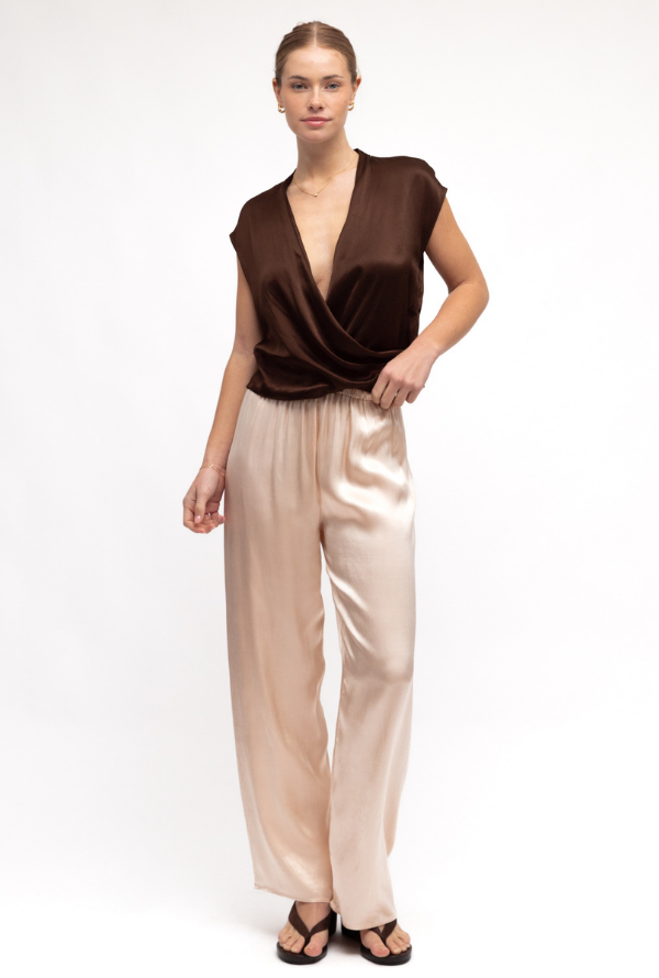 Lara Cross Over Blouse S/Less - Chocolate