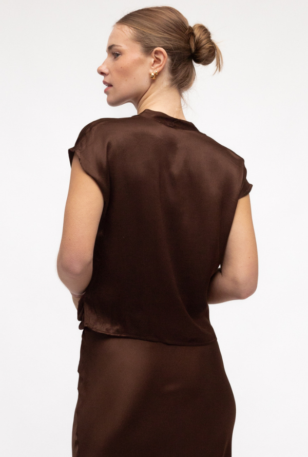 Lara Cross Over Blouse S/Less - Chocolate